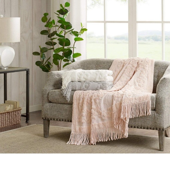 Madison Park 100% Cotton Tufted Throw. 50" × 60" - Picture 3 of 7